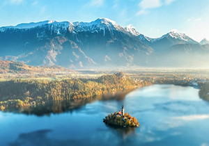 MikroTik RouterOS 的 mangle 表中，规则是按顺序和passthrough的作用